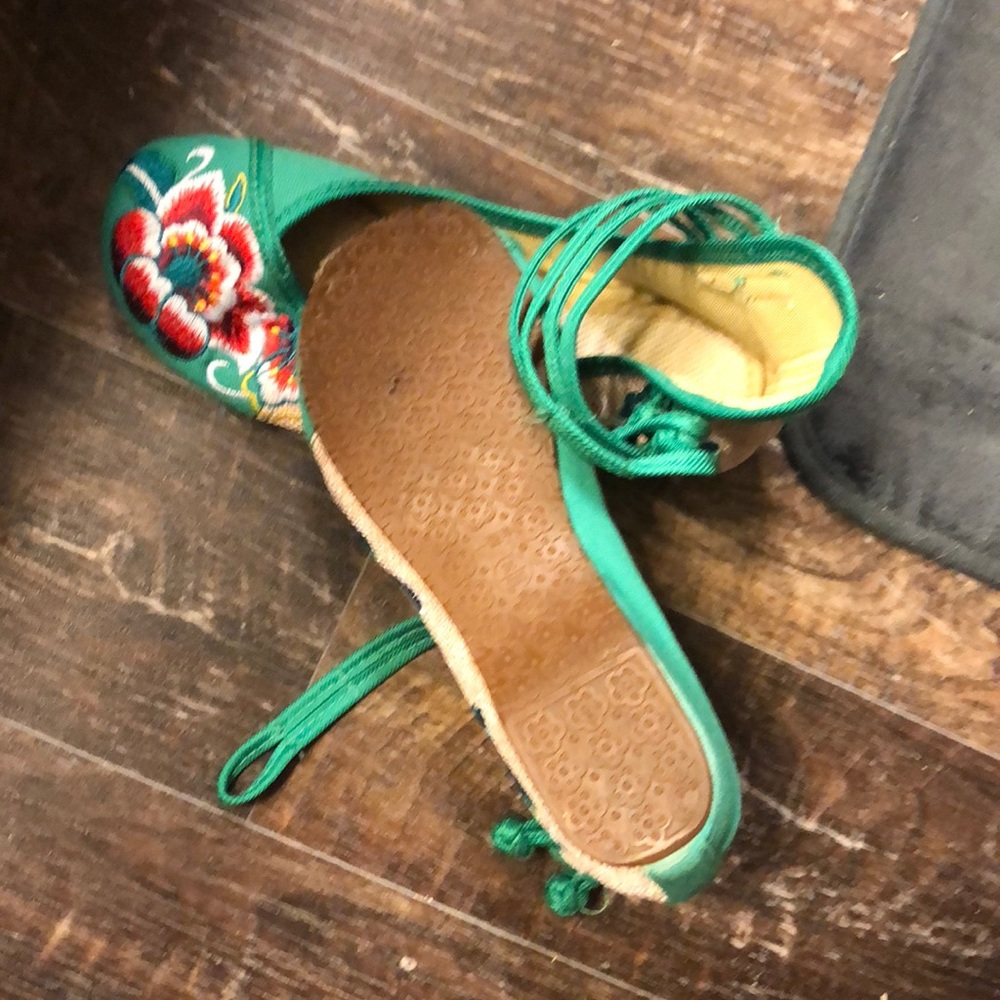 Cute sandals - Picture 3 of 4